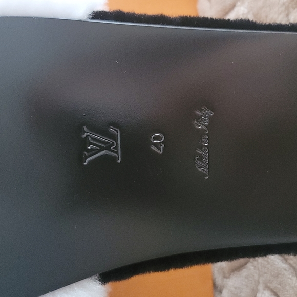 Louis Vuitton Black Light Gray Mink Leather Sandal Limited Edition Slip On Style - Picture 9 of 14